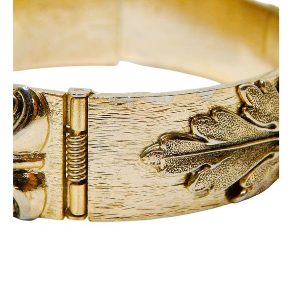 Vintage Whiting Davis Hinged Bangle Art Nouveau Leaf Relief Bracelet - Picture 5 of 11